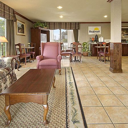 Days Inn By Wyndham Crowley Interior photo