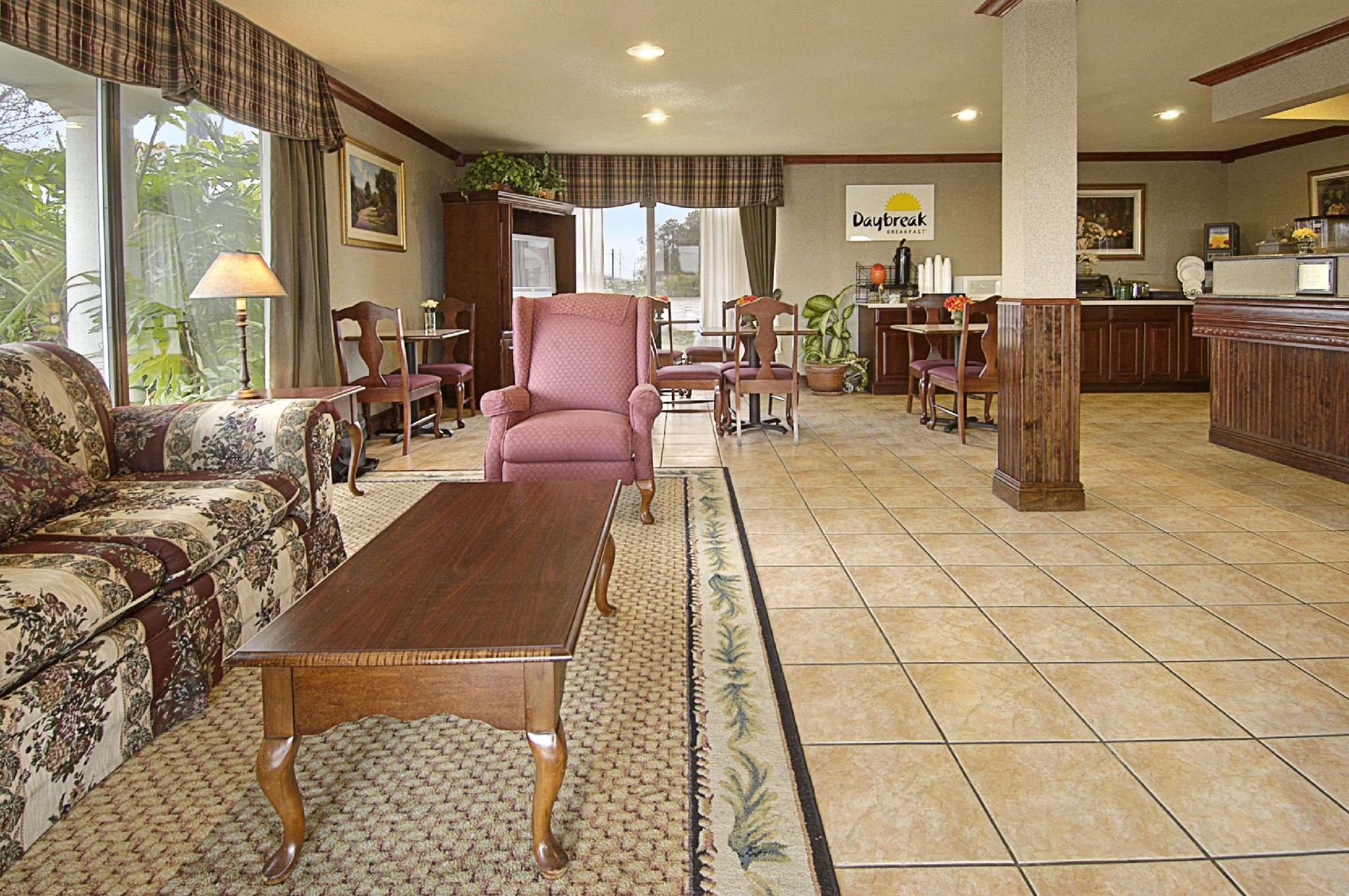 Days Inn By Wyndham Crowley Interior photo